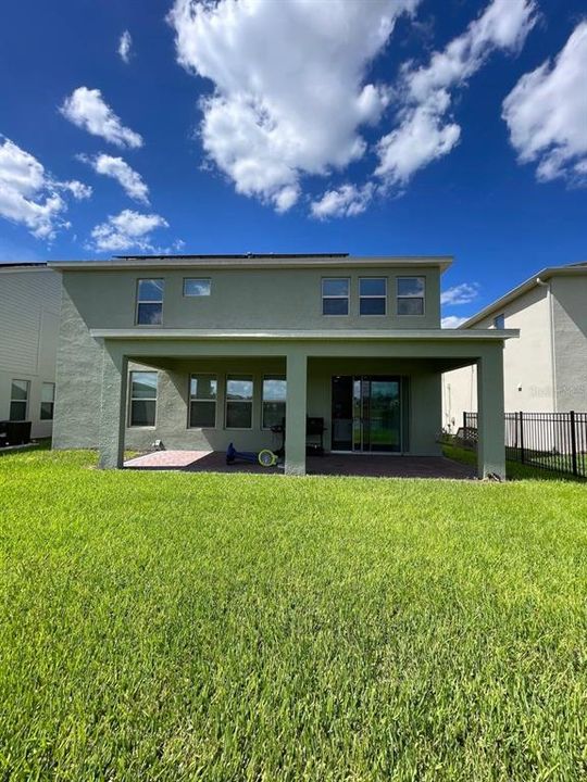 Activo con contrato: $4,300 (5 camas, 4 baños, 3227 Pies cuadrados)