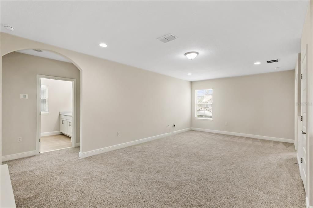 Activo con contrato: $4,300 (5 camas, 4 baños, 3227 Pies cuadrados)