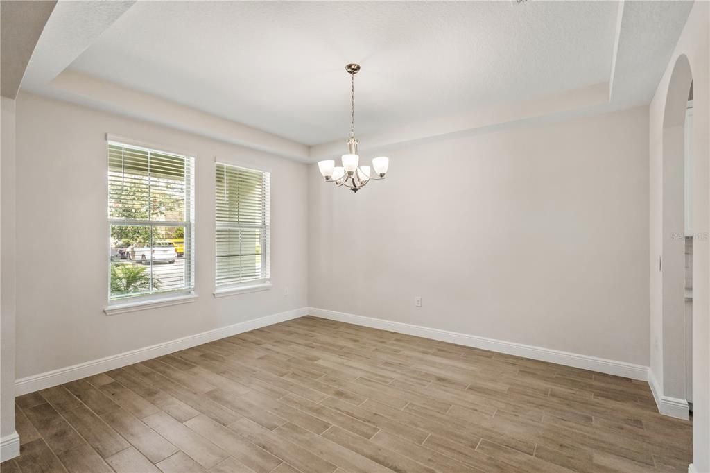 Activo con contrato: $4,300 (5 camas, 4 baños, 3227 Pies cuadrados)