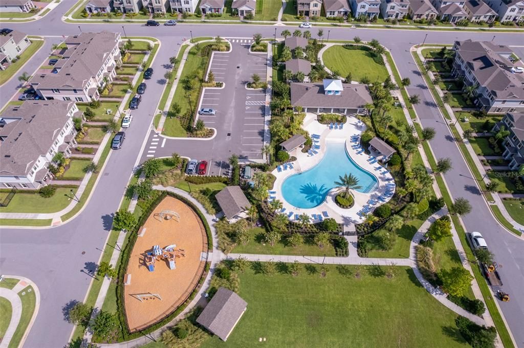 Activo con contrato: $4,300 (5 camas, 4 baños, 3227 Pies cuadrados)