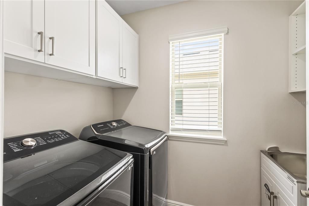 Activo con contrato: $4,300 (5 camas, 4 baños, 3227 Pies cuadrados)