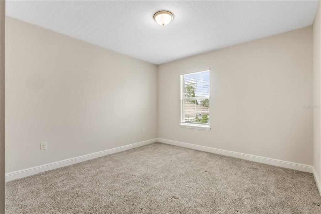 Activo con contrato: $4,300 (5 camas, 4 baños, 3227 Pies cuadrados)