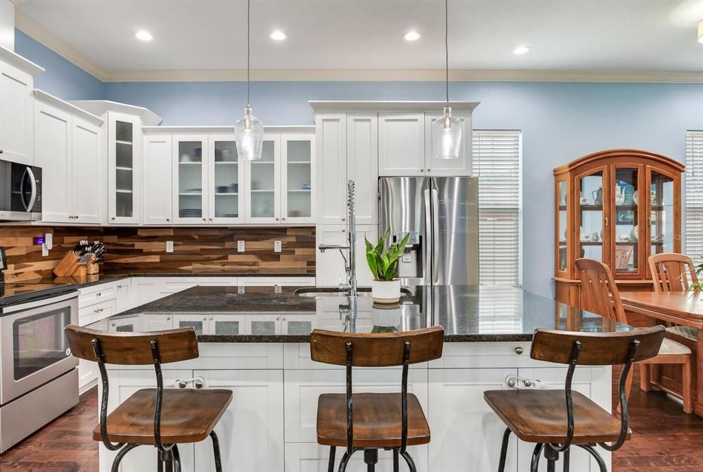 For Sale: $989,000 (5 beds, 3 baths, 2645 Square Feet)