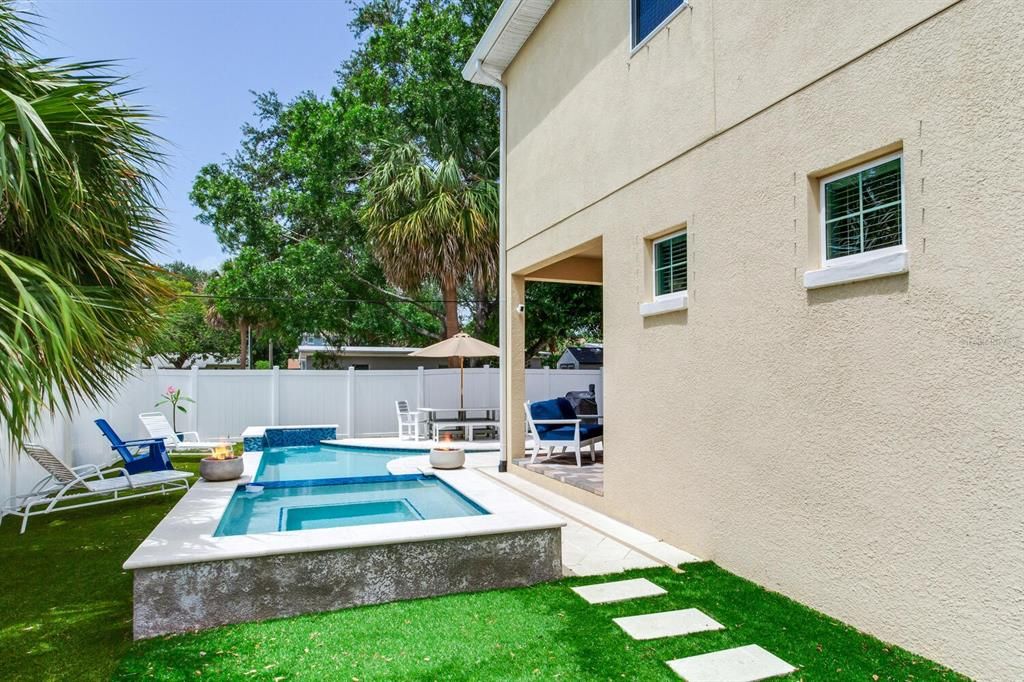 For Sale: $989,000 (5 beds, 3 baths, 2645 Square Feet)