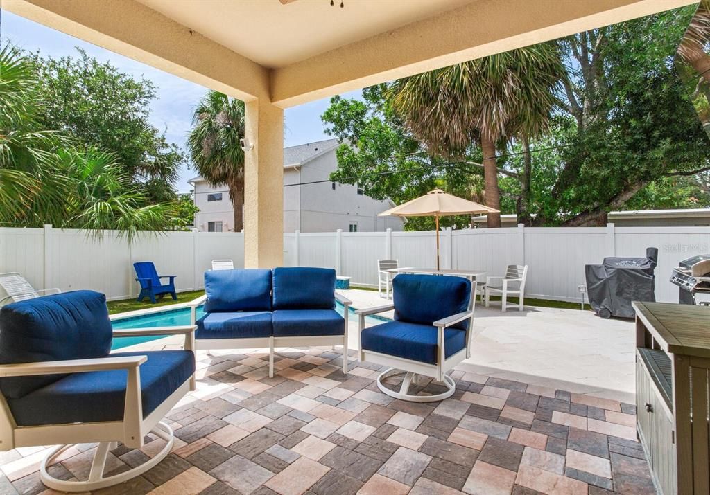 For Sale: $989,000 (5 beds, 3 baths, 2645 Square Feet)