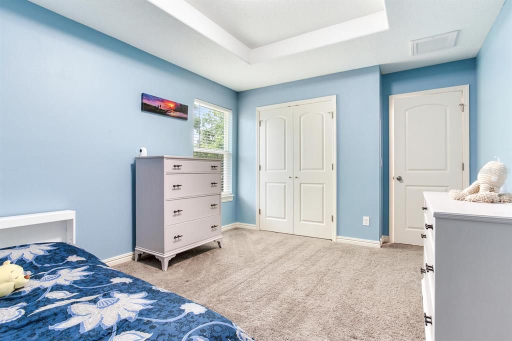 For Sale: $989,000 (5 beds, 3 baths, 2645 Square Feet)