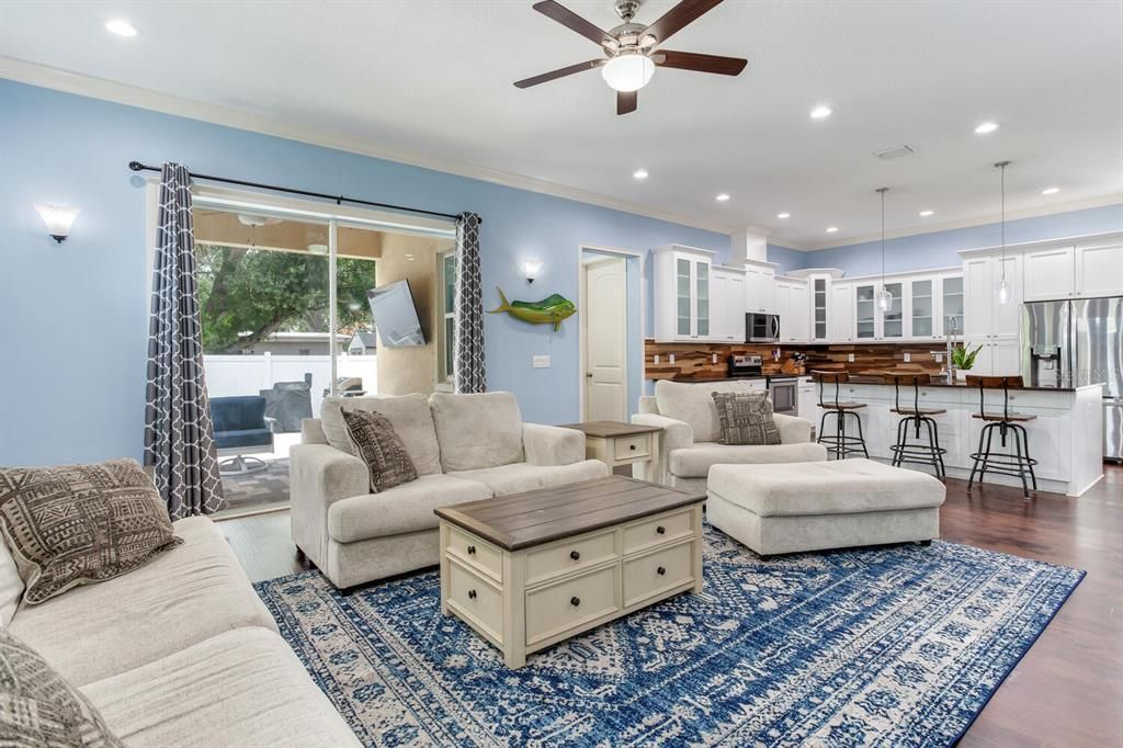 For Sale: $989,000 (5 beds, 3 baths, 2645 Square Feet)