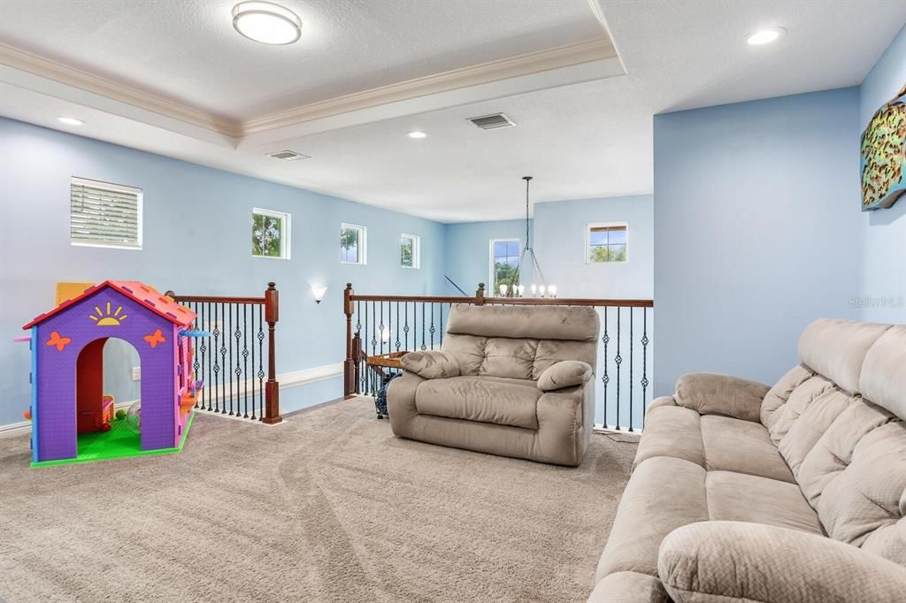 For Sale: $989,000 (5 beds, 3 baths, 2645 Square Feet)