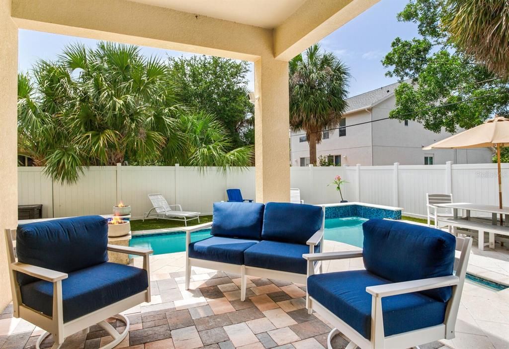 For Sale: $989,000 (5 beds, 3 baths, 2645 Square Feet)