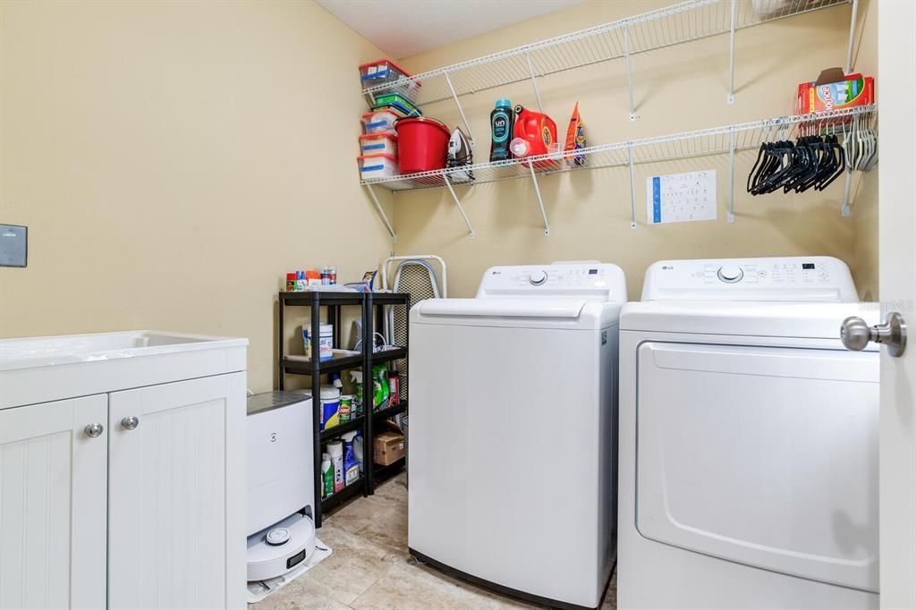 For Sale: $989,000 (5 beds, 3 baths, 2645 Square Feet)