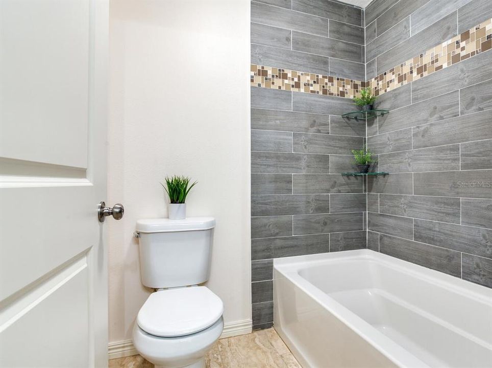 For Sale: $989,000 (5 beds, 3 baths, 2645 Square Feet)