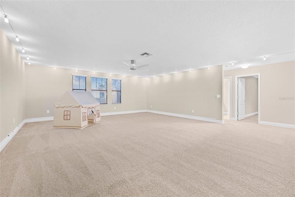 Active With Contract: $570,000 (5 beds, 3 baths, 3822 Square Feet)