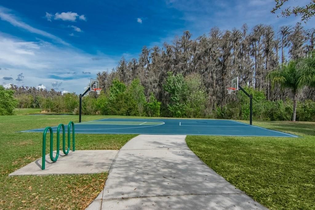 Active With Contract: $570,000 (5 beds, 3 baths, 3822 Square Feet)