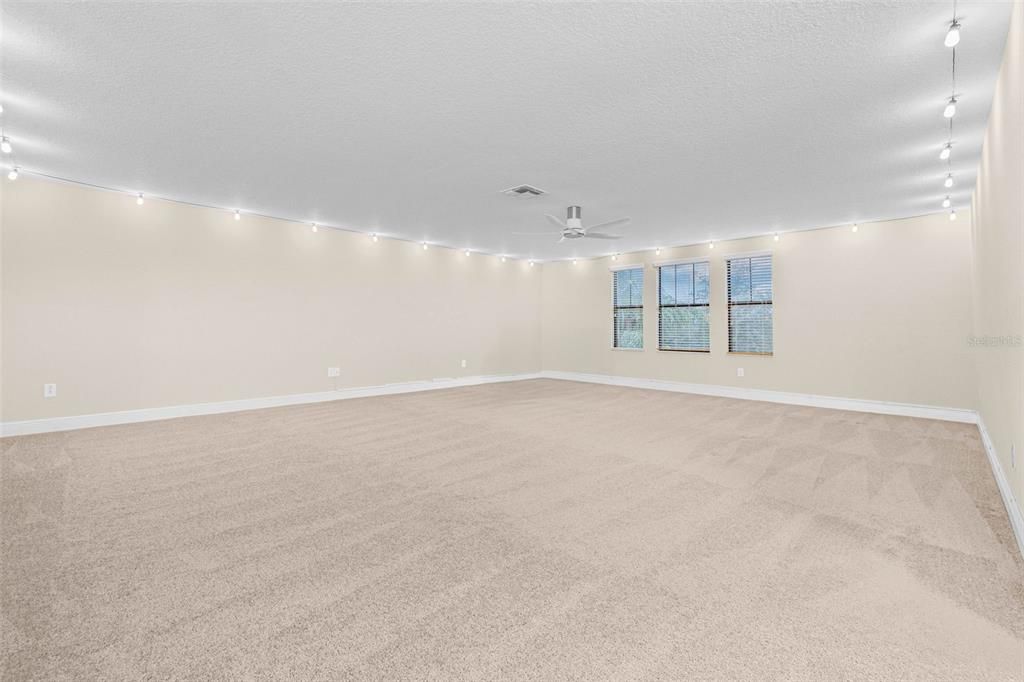 Active With Contract: $570,000 (5 beds, 3 baths, 3822 Square Feet)