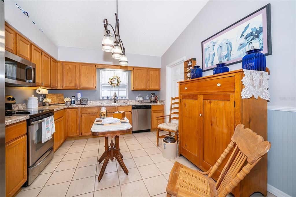 Под контрактом: $279,990 (3 спален, 2 ванн, 1352 Квадратных фут)