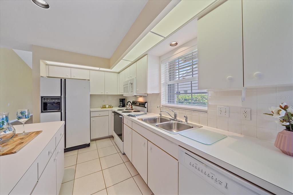 待售: $299,900 (2 贝兹, 2 浴室, 1598 平方英尺)