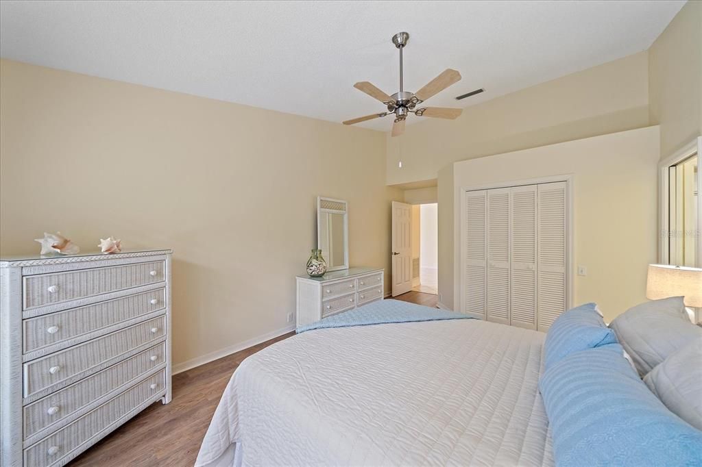 待售: $299,900 (2 贝兹, 2 浴室, 1598 平方英尺)