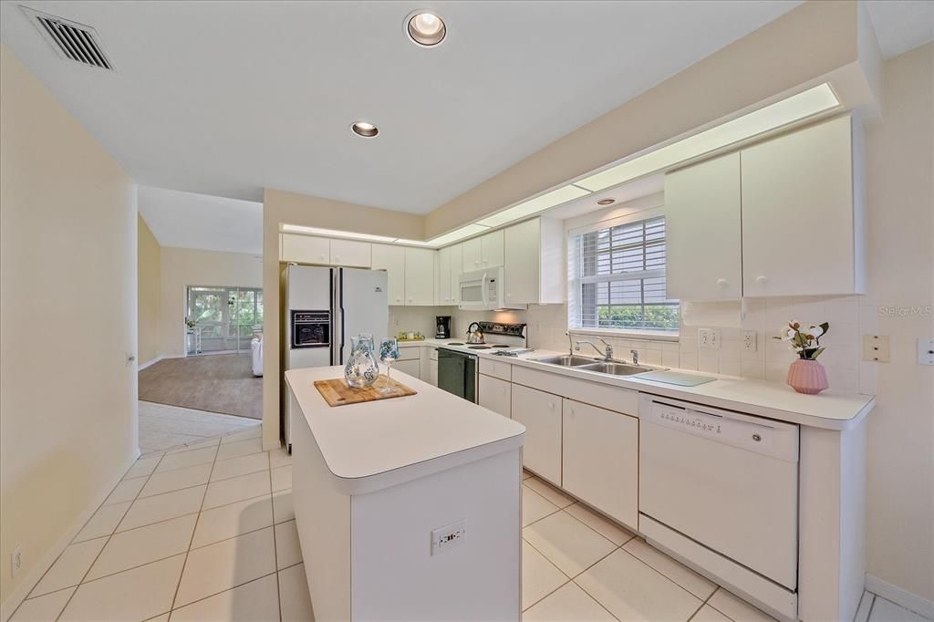 待售: $299,900 (2 贝兹, 2 浴室, 1598 平方英尺)