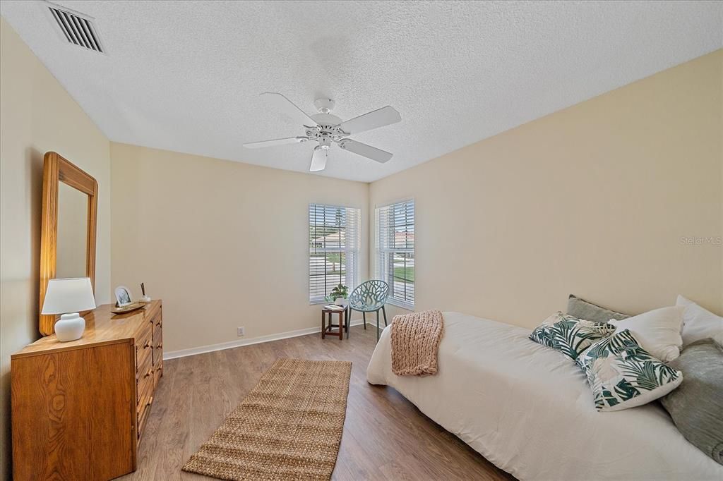 待售: $299,900 (2 贝兹, 2 浴室, 1598 平方英尺)