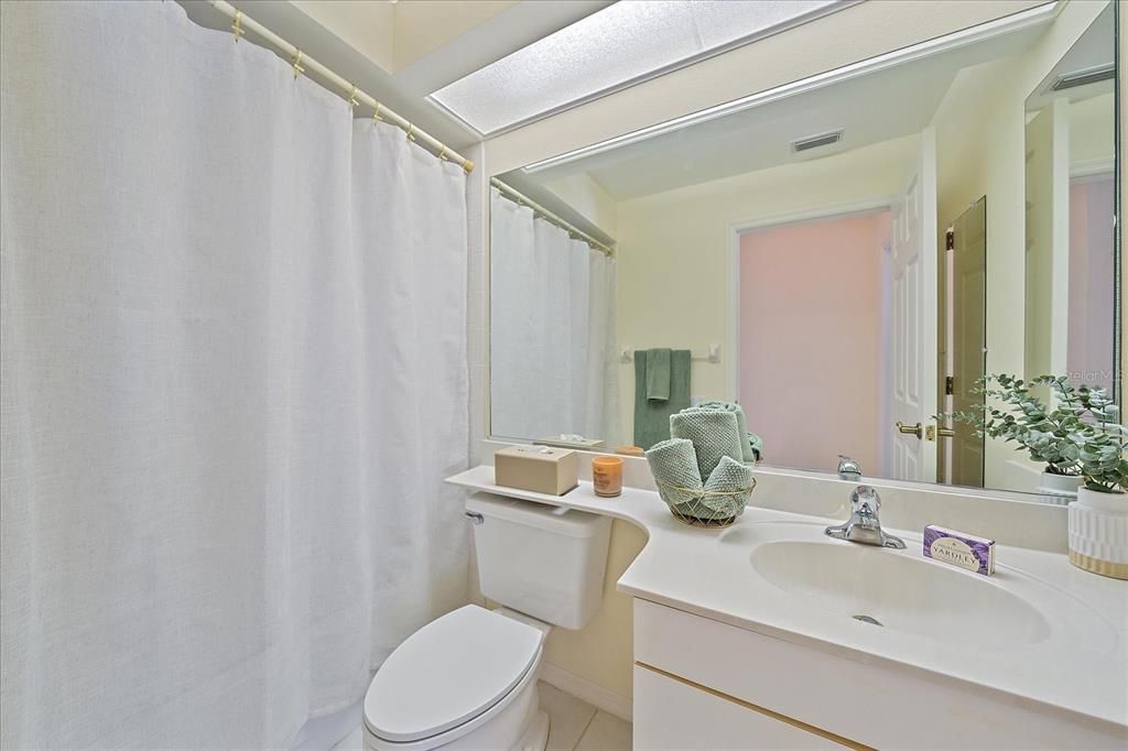 待售: $299,900 (2 贝兹, 2 浴室, 1598 平方英尺)