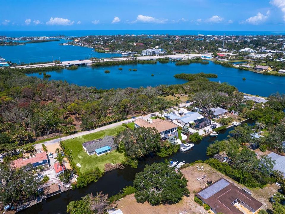 На продажу: $479,900 (0.52 acres)