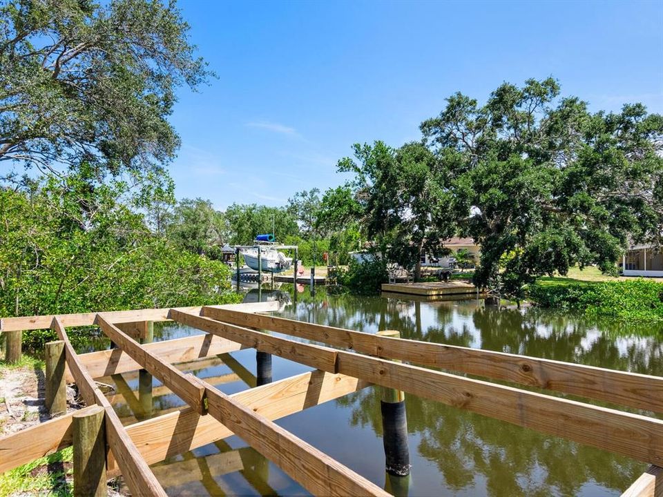 На продажу: $479,900 (0.52 acres)