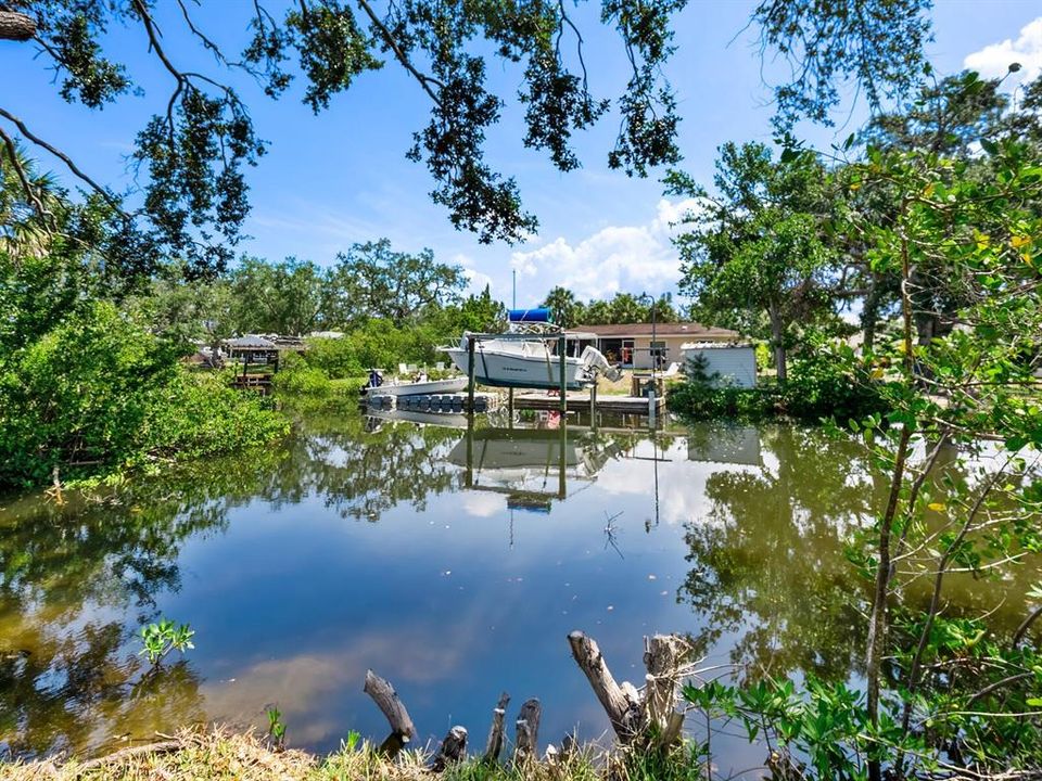 На продажу: $479,900 (0.52 acres)