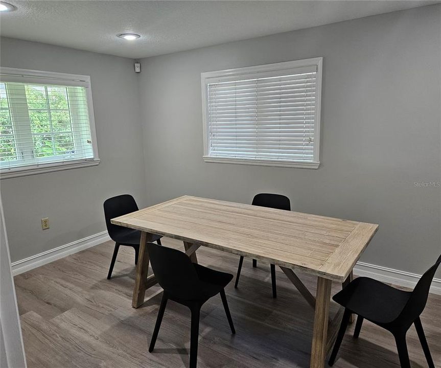 Под контрактом: $575,000 (0 спален, 0 ванн, 1887 Квадратных фут)