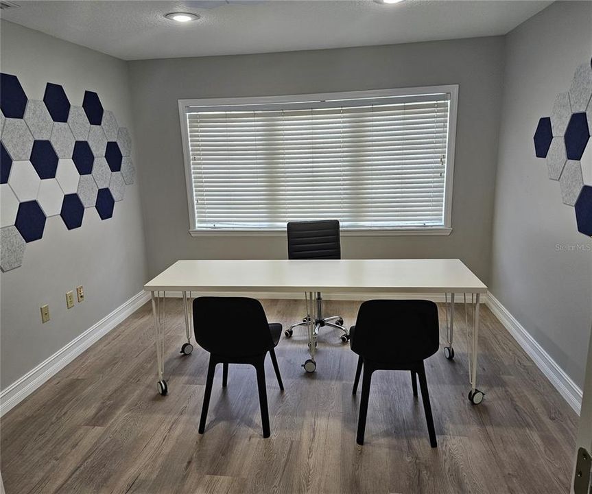 Под контрактом: $575,000 (0 спален, 0 ванн, 1887 Квадратных фут)