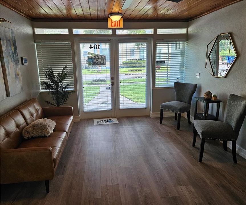 Под контрактом: $575,000 (0 спален, 0 ванн, 1887 Квадратных фут)