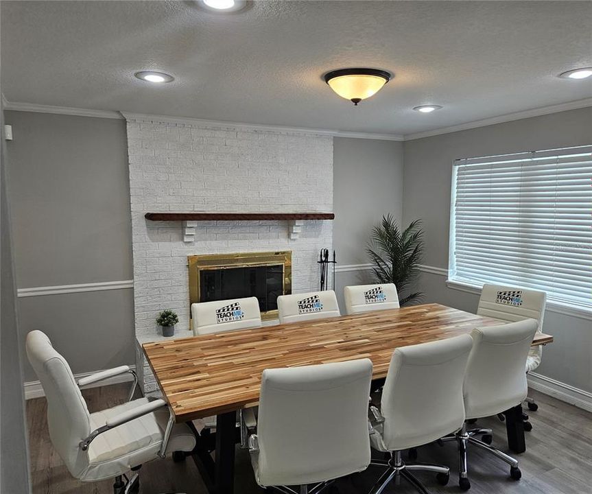 Под контрактом: $575,000 (0 спален, 0 ванн, 1887 Квадратных фут)