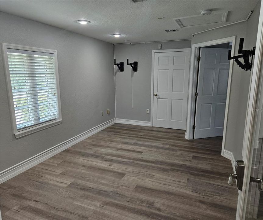 Под контрактом: $575,000 (0 спален, 0 ванн, 1887 Квадратных фут)