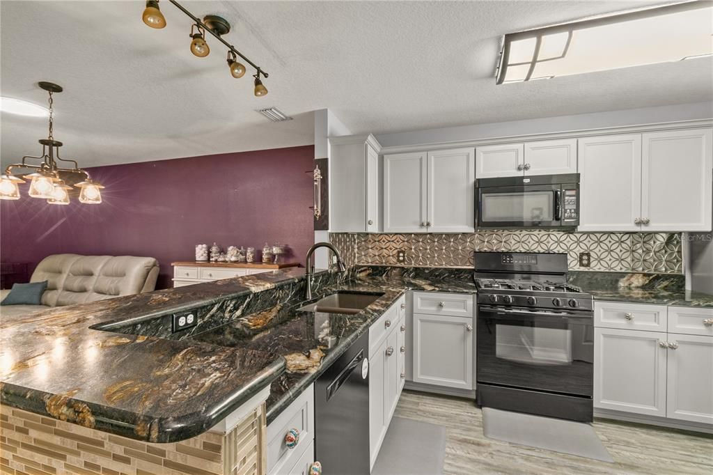 Activo con contrato: $199,000 (2 camas, 2 baños, 1251 Pies cuadrados)