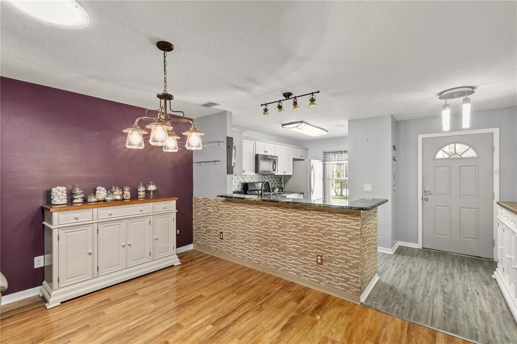 Activo con contrato: $199,000 (2 camas, 2 baños, 1251 Pies cuadrados)