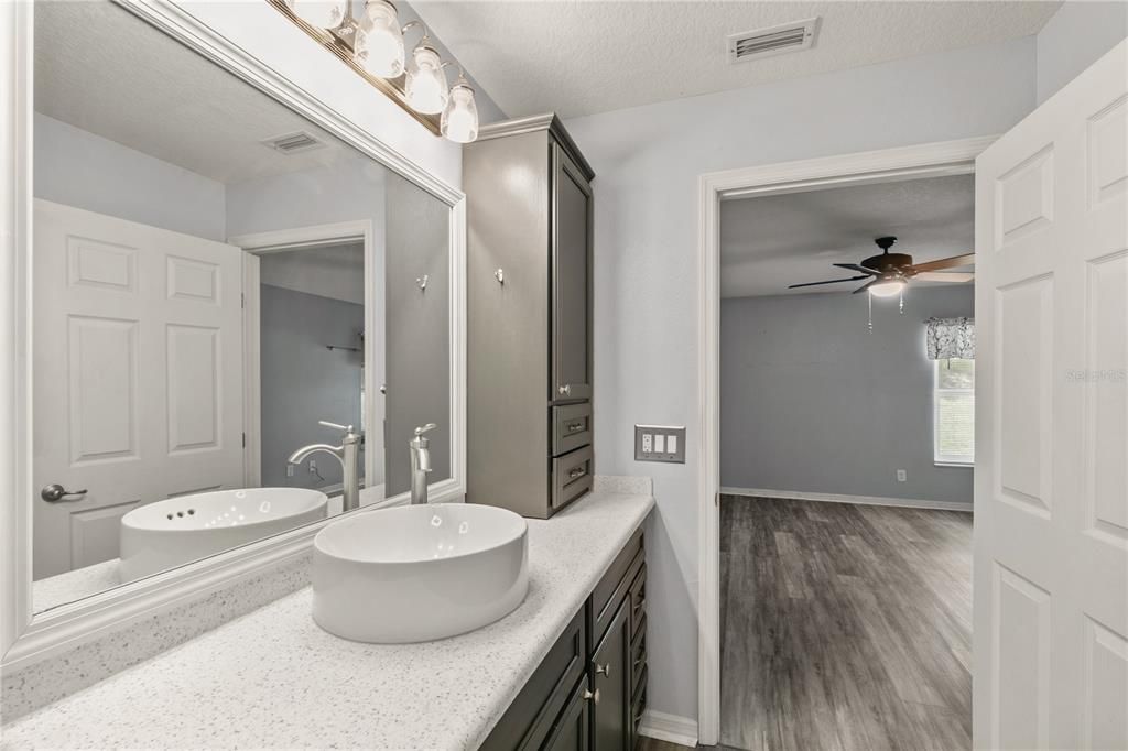Activo con contrato: $199,000 (2 camas, 2 baños, 1251 Pies cuadrados)