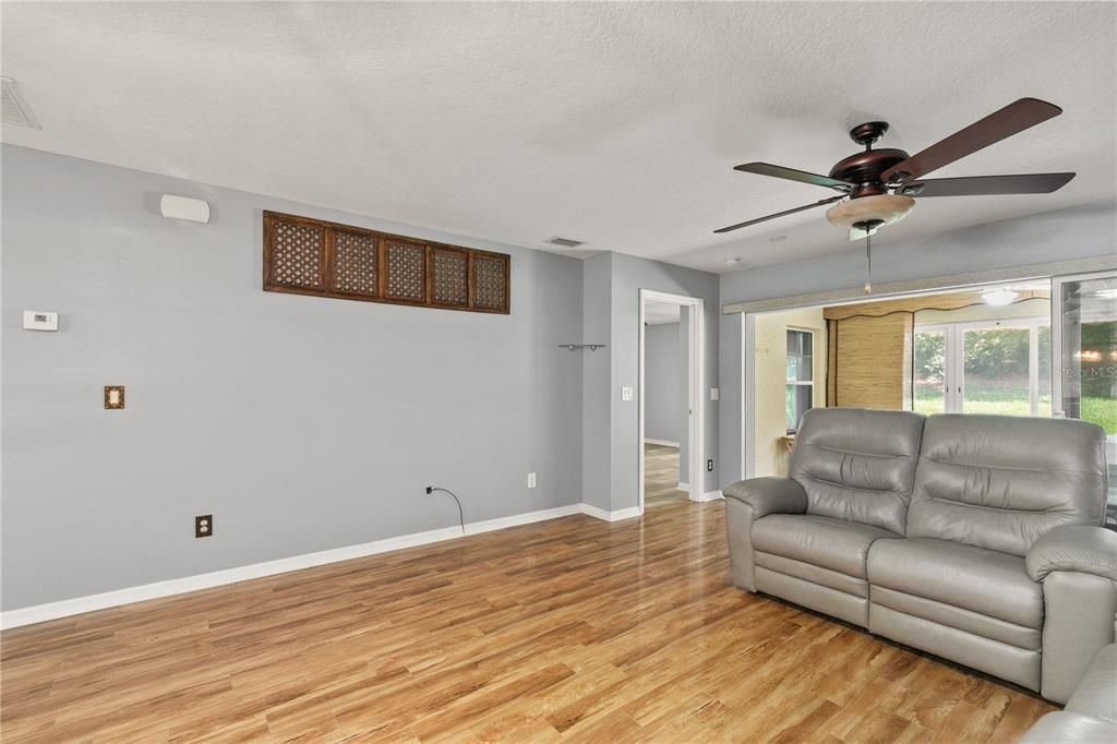 Activo con contrato: $199,000 (2 camas, 2 baños, 1251 Pies cuadrados)