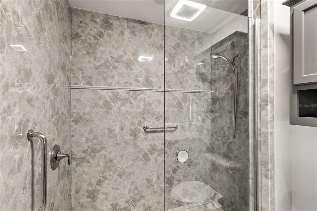 Activo con contrato: $199,000 (2 camas, 2 baños, 1251 Pies cuadrados)