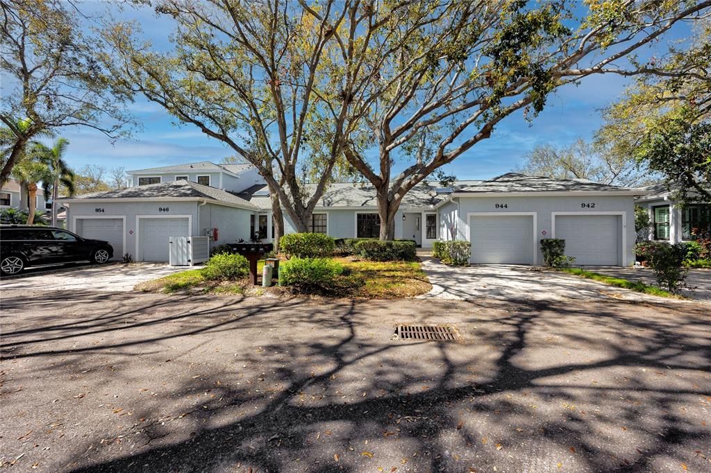 Active With Contract: $345,000 (2 beds, 2 baths, 1255 Square Feet)