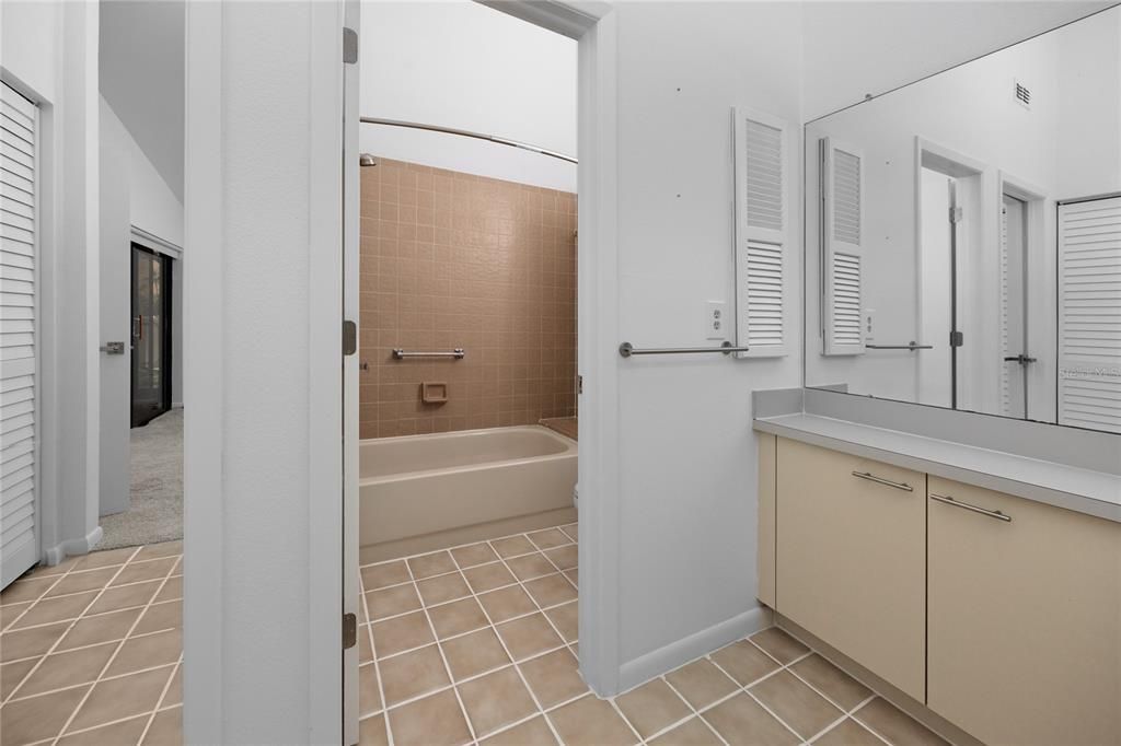 Active With Contract: $345,000 (2 beds, 2 baths, 1255 Square Feet)