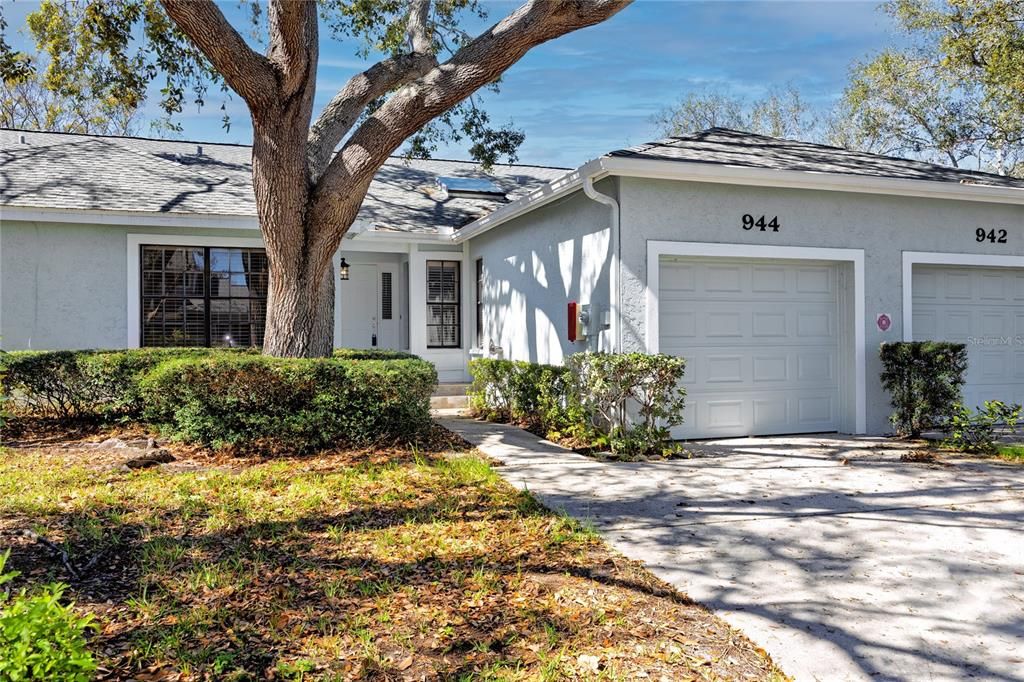 Active With Contract: $345,000 (2 beds, 2 baths, 1255 Square Feet)