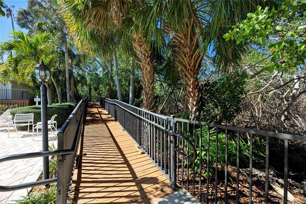 Active With Contract: $345,000 (2 beds, 2 baths, 1255 Square Feet)