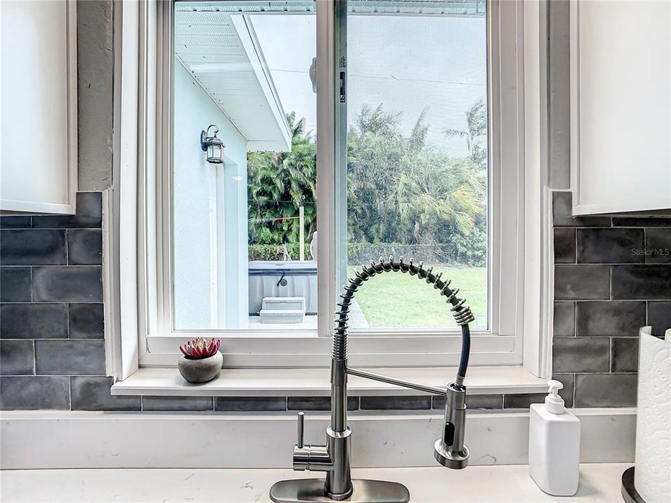 На продажу: $585,000 (3 спален, 2 ванн, 1215 Квадратных фут)