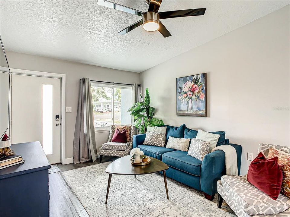 На продажу: $585,000 (3 спален, 2 ванн, 1215 Квадратных фут)