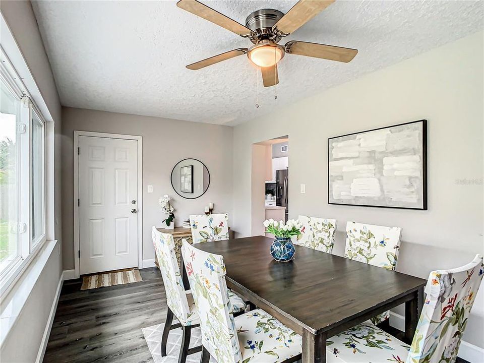 На продажу: $585,000 (3 спален, 2 ванн, 1215 Квадратных фут)