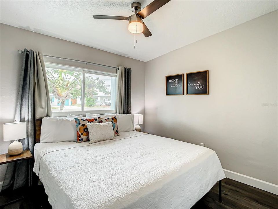 На продажу: $585,000 (3 спален, 2 ванн, 1215 Квадратных фут)