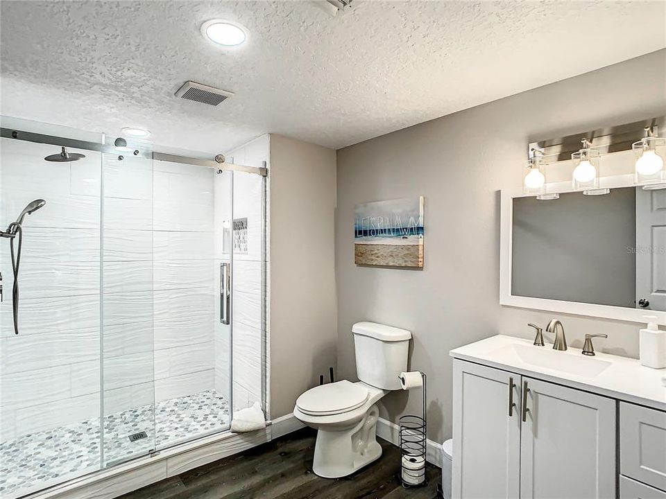 На продажу: $585,000 (3 спален, 2 ванн, 1215 Квадратных фут)