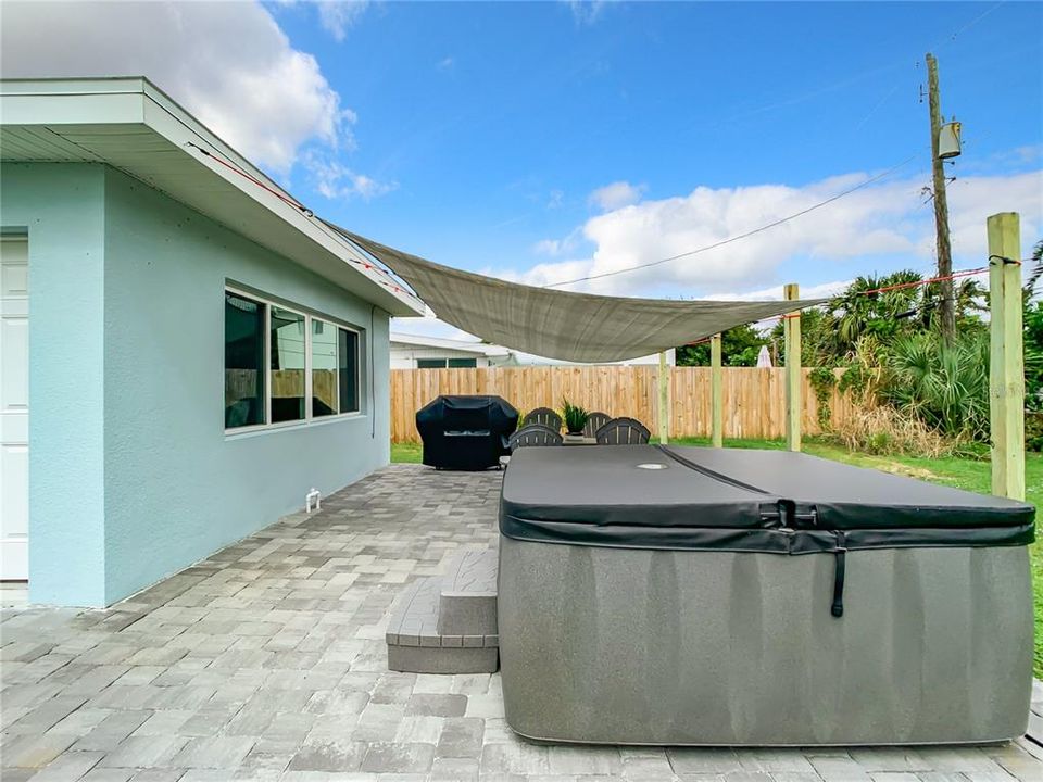 На продажу: $585,000 (3 спален, 2 ванн, 1215 Квадратных фут)