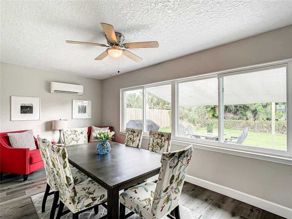 На продажу: $585,000 (3 спален, 2 ванн, 1215 Квадратных фут)