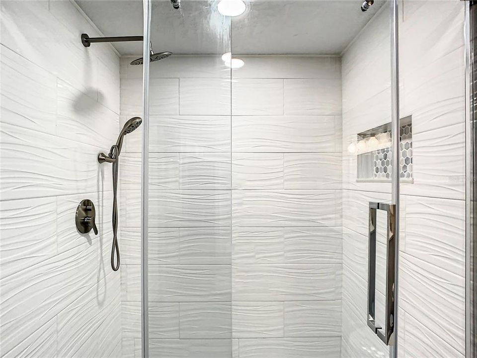 На продажу: $585,000 (3 спален, 2 ванн, 1215 Квадратных фут)