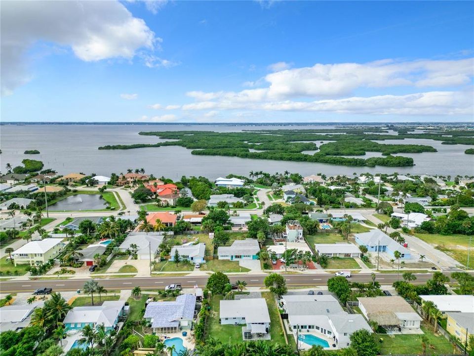 На продажу: $585,000 (3 спален, 2 ванн, 1215 Квадратных фут)